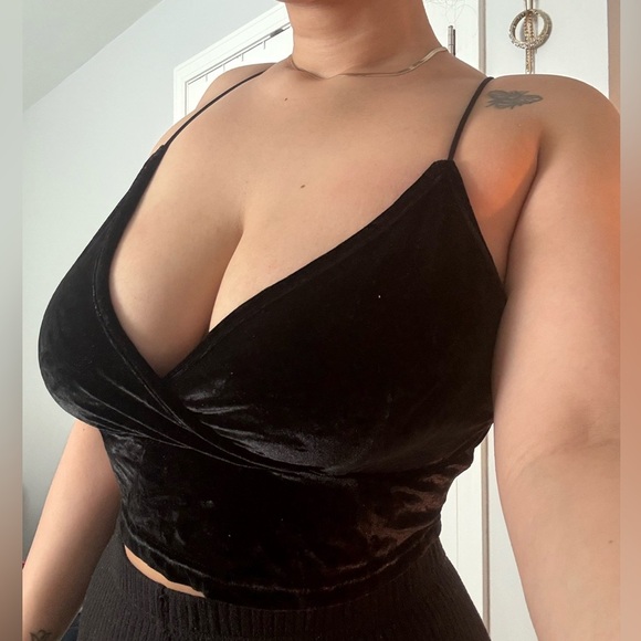 SHEIN Tops - Elegant Black Velvet V neck Spaghetti Strap Top